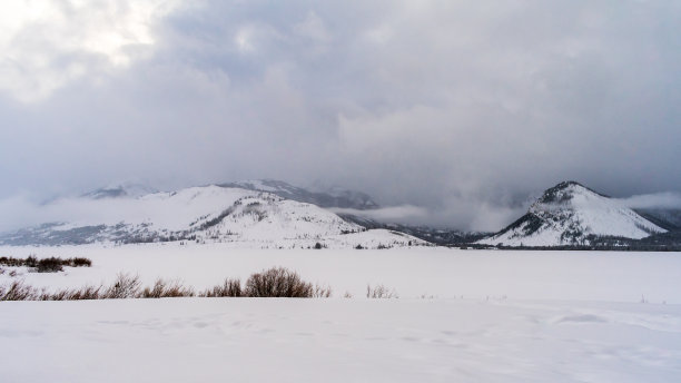 沙漠冰雪