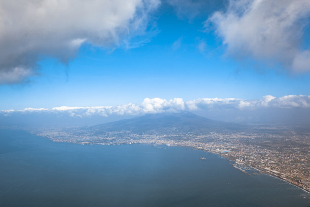 航拍高山云海