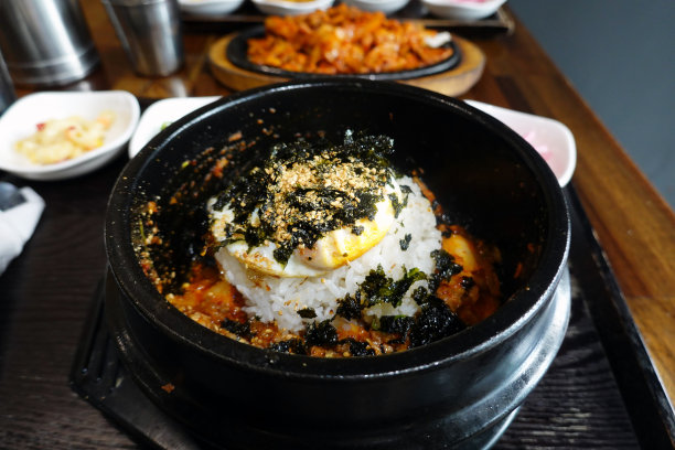 韩国料理牛肉拌饭