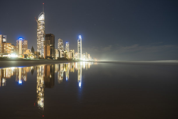 夜空下的海滩