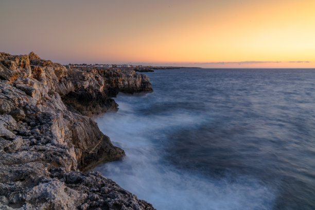 海滨小镇黄昏风景