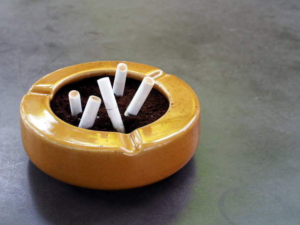 陶瓷烟灰缸