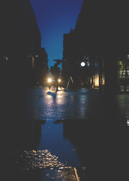 商务办公科技人物雨中打伞