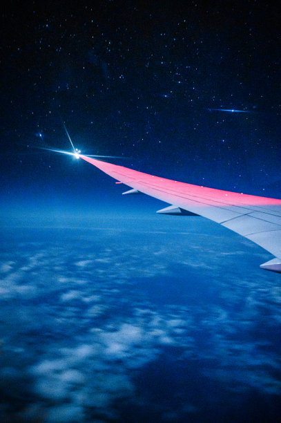 飞机上夜空