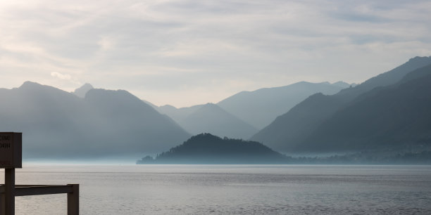 山水别墅湖景别墅