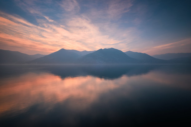 蓝天湖景