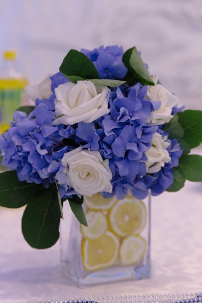 婚礼紫白色花艺