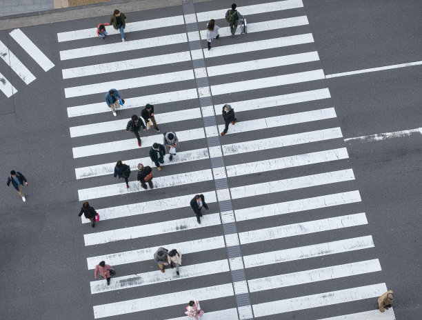 日本街道上的行人