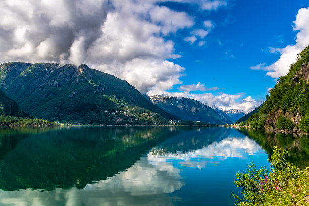 蓝天湖景