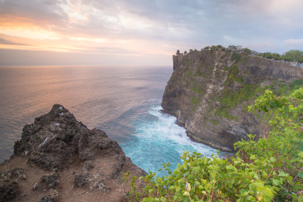 夏季海边建筑自然风光背景素材