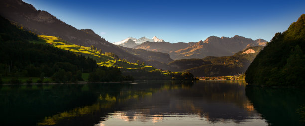 群山森林湖水天空风景