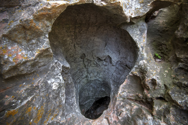 石墙窑洞