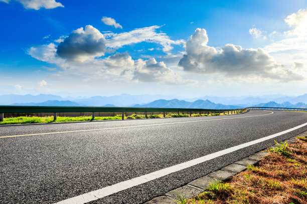 山峰公路日落风景