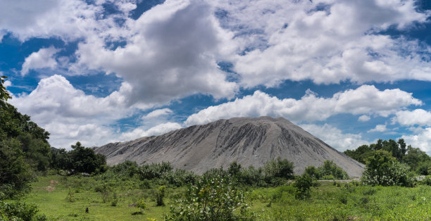 石头山峰