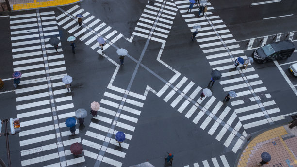 雨伞散步