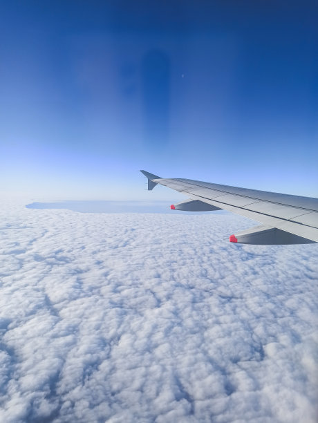 飞机上拍摄的蓝天与白云