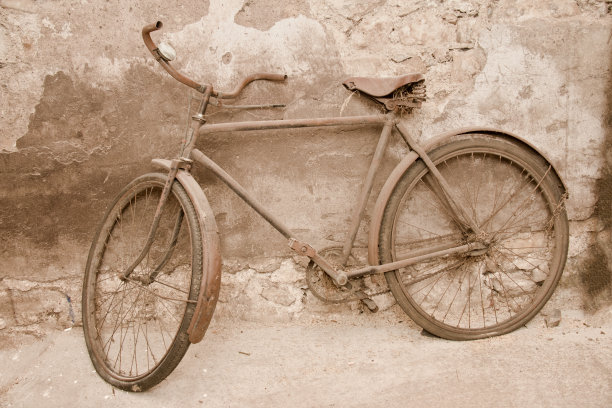 废弃的自行车