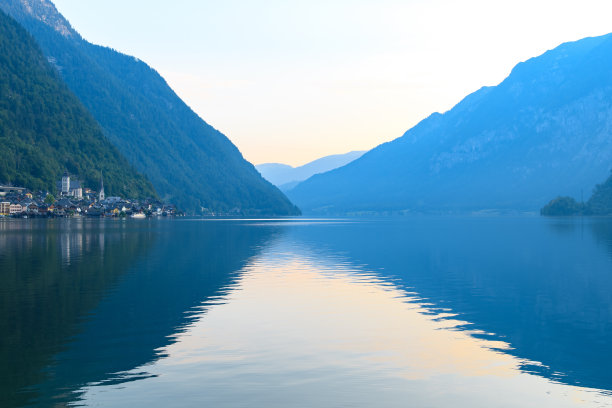 航拍山顶美景