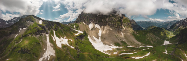 航拍山顶美景