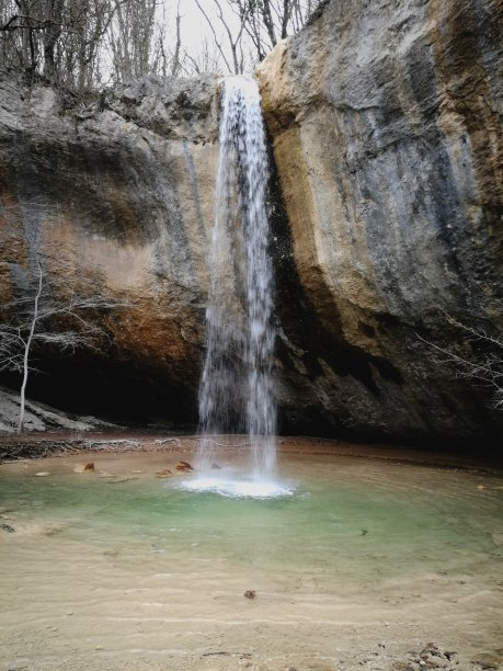 山林泉水