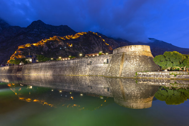 夜色下的小镇风景