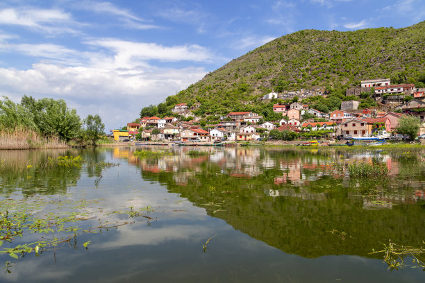 湖岸乡村渔村