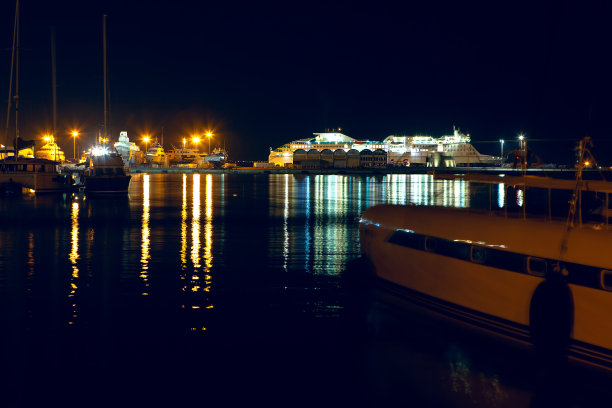 海滨小镇黄昏风景