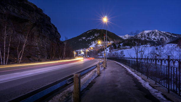 灯光汽车夜景