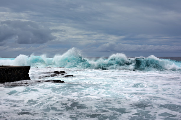 高清实拍海浪沙滩