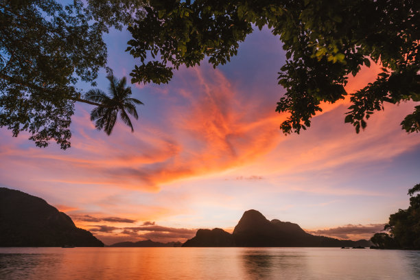 夕阳下的大山美景