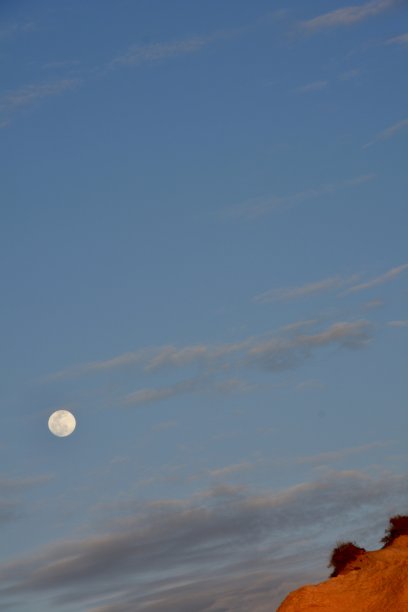 蓝色月球星空背景