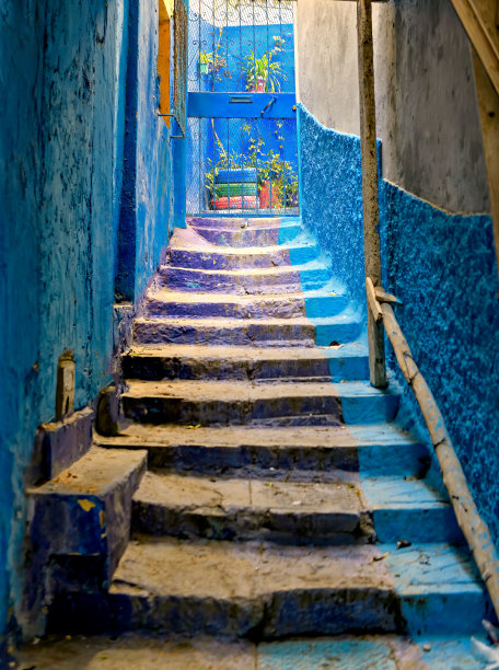 蓝色的窄巷