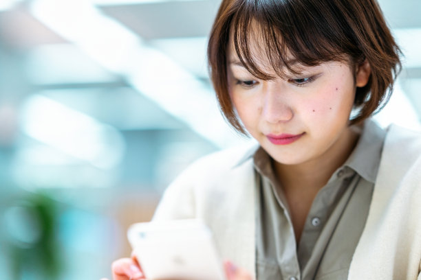 在读书的漂亮女大学生