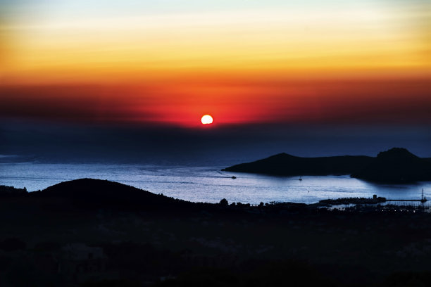 群山大海天空风景背景