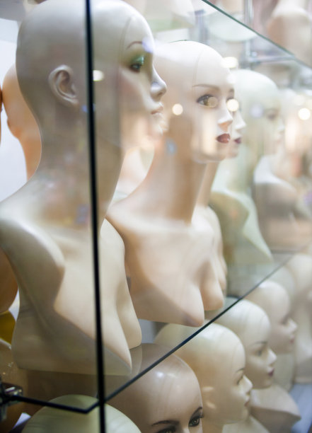 服装店橱窗,塑料假人模特