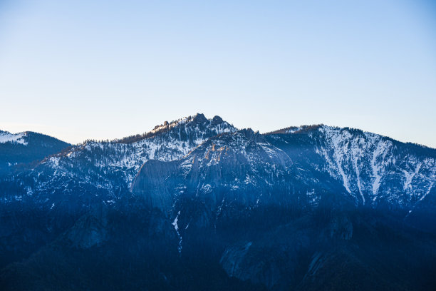 群山大海天空风景背景