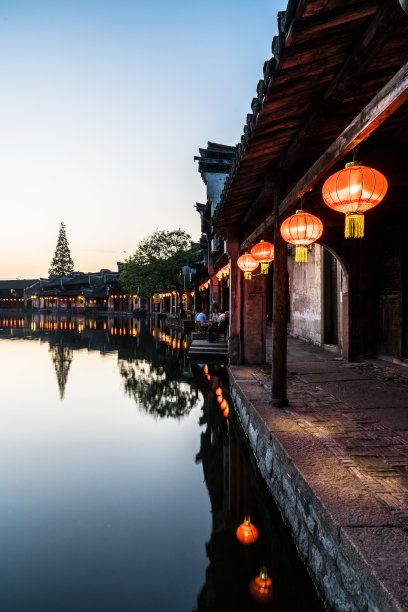 夜色下的小镇风景