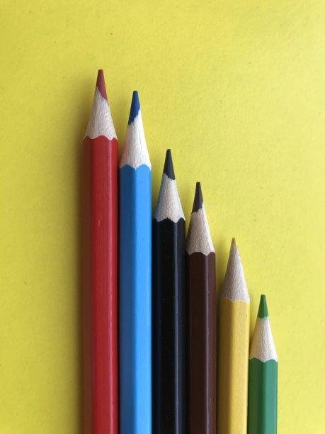 彩色铅笔和记事本