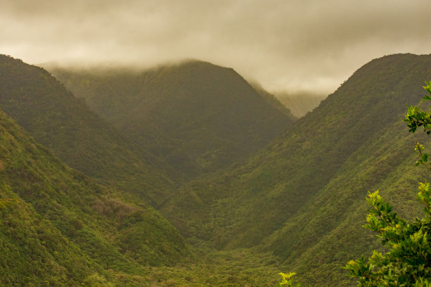 俯瞰壮丽的大山风景