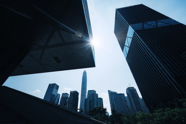 摩天大楼低角度视图在中国深圳
