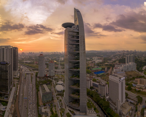 蓝天白云航拍城市建筑风景图片