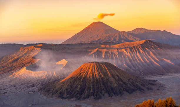 山峰群山远山烟雾云雾