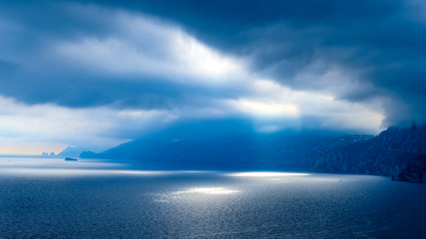 海滨小镇黄昏风景