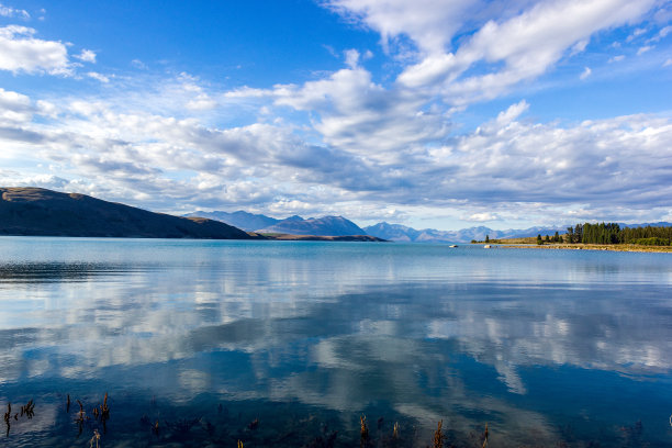 绿地蓝天户外美景