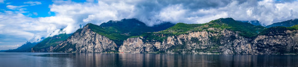 海滨小镇黄昏风景