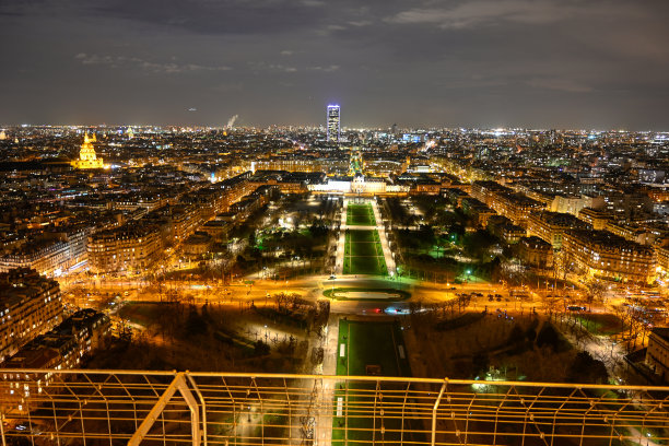巴黎艾菲尔铁塔高空摄影