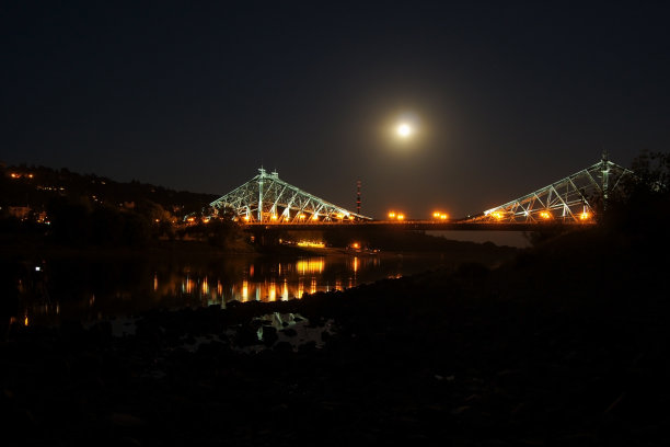 斜张桥夜景，桥梁夜景