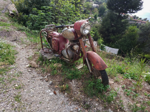 废旧摩托车