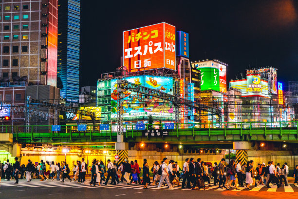 日本街道上的行人