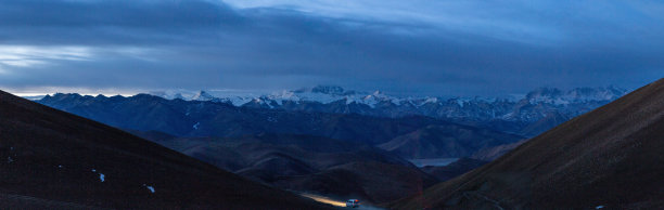 西藏风光,雪山,蓝天白云